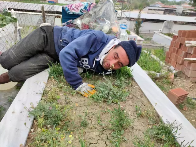 Annesinin ölümüne alışamayan engelli genç, iki yıldır hayaliyle yaşıyor Annesinin ölümüne alışamayan engelli genç, iki yıldır hayaliyle yaşıyor