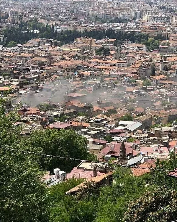 Annesiyle tartıştıktan sonra kendisini kilitlediği odayı ateşe veren genç, feci şekilde can verdi Annesiyle tartıştıktan sonra kendisini kilitlediği odayı ateşe veren genç, feci şekilde can verdi