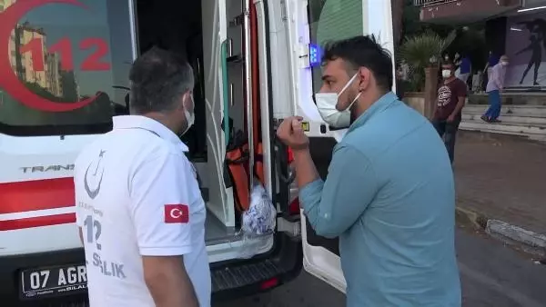 Son dakika haber... ANTALYA'DA İKİ OTOMOBİLİN ÇARPIŞTIĞI KAZA KAMERADA; 4 YARALI Son dakika haber... ANTALYA'DA İKİ OTOMOBİLİN ÇARPIŞTIĞI KAZA KAMERADA; 4 YARALI