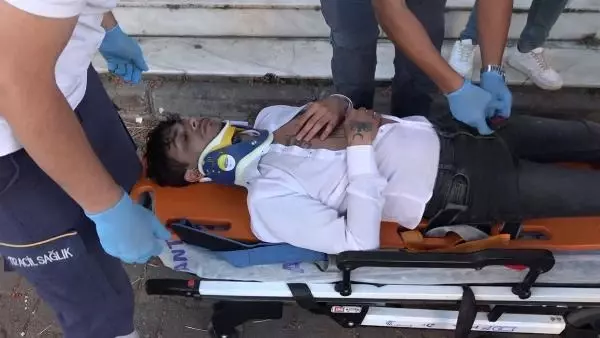 Son dakika haber... ANTALYA'DA İKİ OTOMOBİLİN ÇARPIŞTIĞI KAZA KAMERADA; 4 YARALI Son dakika haber... ANTALYA'DA İKİ OTOMOBİLİN ÇARPIŞTIĞI KAZA KAMERADA; 4 YARALI