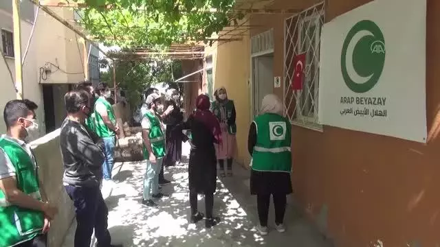 Arap Beyazay Derneği, Suriyeli ihtiyaç sahibi ailelere ramazan yardımında bulundu Arap Beyazay Derneği, Suriyeli ihtiyaç sahibi ailelere ramazan yardımında bulundu