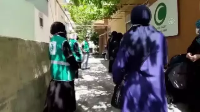 Arap Beyazay Derneği, Suriyeli ihtiyaç sahibi ailelere ramazan yardımında bulundu Arap Beyazay Derneği, Suriyeli ihtiyaç sahibi ailelere ramazan yardımında bulundu