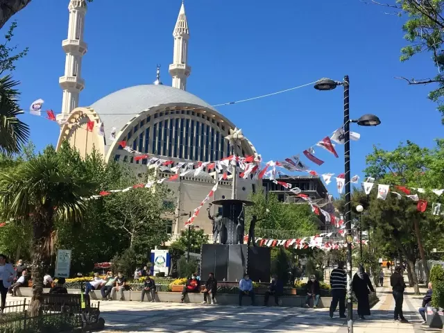 - Avcılar'da dikkat çeken yoğunluk... Caddelere ve parklara akın ettiler - Avcılar'da dikkat çeken yoğunluk... Caddelere ve parklara akın ettiler