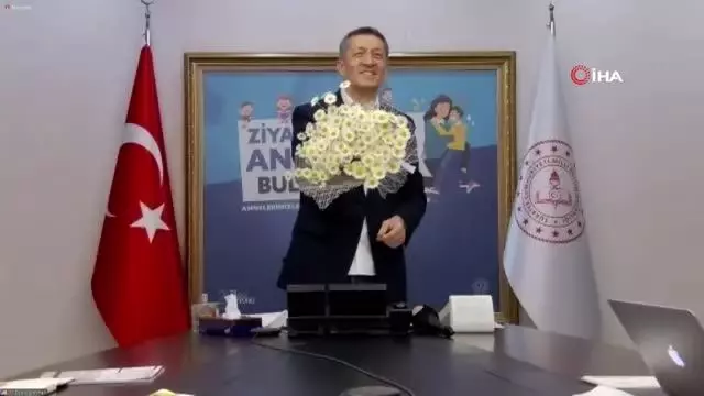 Bakan Selçuk, çocukları hastanede eğitim gören annelerle buluştu Bakan Selçuk, çocukları hastanede eğitim gören annelerle buluştu