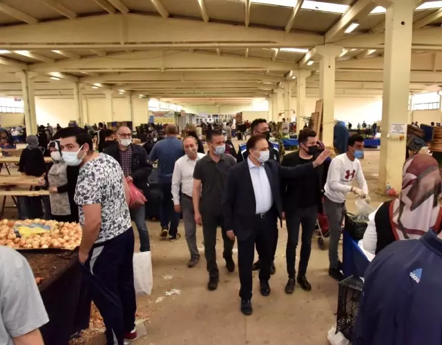 Başkan Şahin, kapalı pazar esnafı ve vatandaşları ziyaret etti