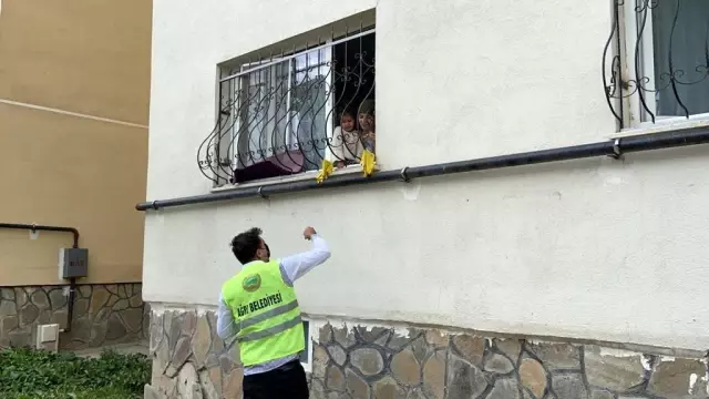 Başkan Sayan, Anneler Gününde annelere hediyeler gönderdi Başkan Sayan, Anneler Gününde annelere hediyeler gönderdi