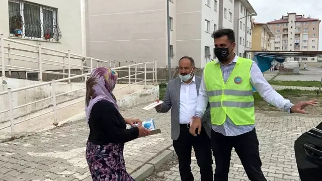 Başkan Sayan, Anneler Gününde annelere hediyeler gönderdi Başkan Sayan, Anneler Gününde annelere hediyeler gönderdi