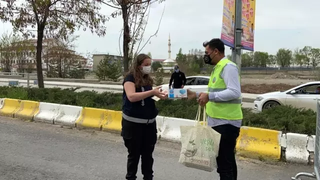 Başkan Sayan, Anneler Gününde annelere hediyeler gönderdi Başkan Sayan, Anneler Gününde annelere hediyeler gönderdi