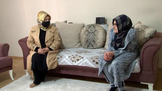 Başkan Şeyma Döğücü engelli anneyi evinde ziyaret etti Başkan Şeyma Döğücü engelli anneyi evinde ziyaret etti