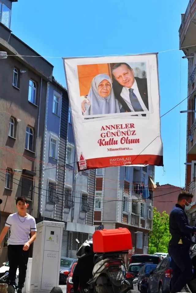 Beyoğlu sokakları şehit annelerinin fotoğraflarıyla donatıldı Beyoğlu sokakları şehit annelerinin fotoğraflarıyla donatıldı