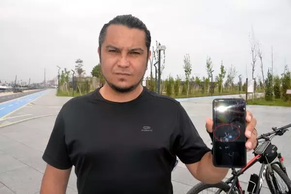 Bisiklet kullanırken yılan saldırısına uğradı Bisiklet kullanırken yılan saldırısına uğradı