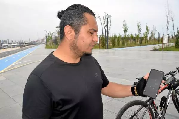 Bisiklet kullanırken yılan saldırısına uğradı Bisiklet kullanırken yılan saldırısına uğradı