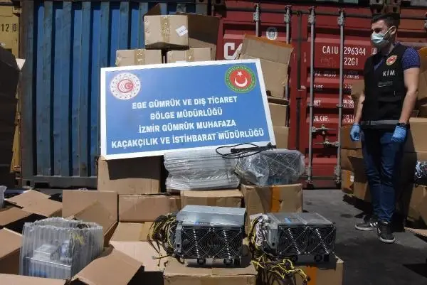 Bitcoin üretmeye yarayan 5 milyon TL'lik kaçak cihaz ele geçirildi Bitcoin üretmeye yarayan 5 milyon TL'lik kaçak cihaz ele geçirildi