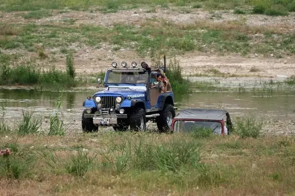 BOĞAÇAYI'NDA KUŞ YUVALARINA RAĞMEN OFFROAD YAPILMASINA TEPKİ BOĞAÇAYI'NDA KUŞ YUVALARINA RAĞMEN OFFROAD YAPILMASINA TEPKİ