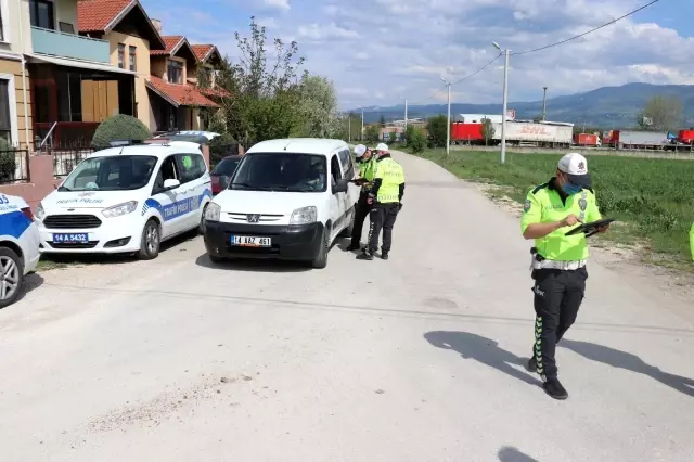 Bolu'da uygulama noktasına girmemek için kaçanlara göz açtırılmıyor Bolu'da uygulama noktasına girmemek için kaçanlara göz açtırılmıyor