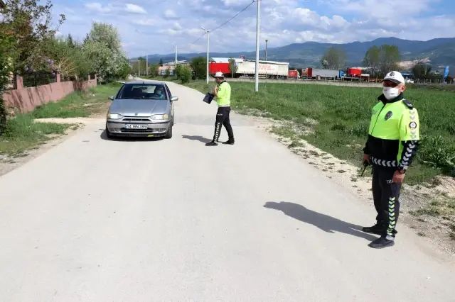 Bolu'da uygulama noktasına girmemek için kaçanlara göz açtırılmıyor Bolu'da uygulama noktasına girmemek için kaçanlara göz açtırılmıyor