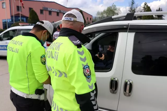 Bolu'da uygulama noktasına girmemek için kaçanlara göz açtırılmıyor Bolu'da uygulama noktasına girmemek için kaçanlara göz açtırılmıyor