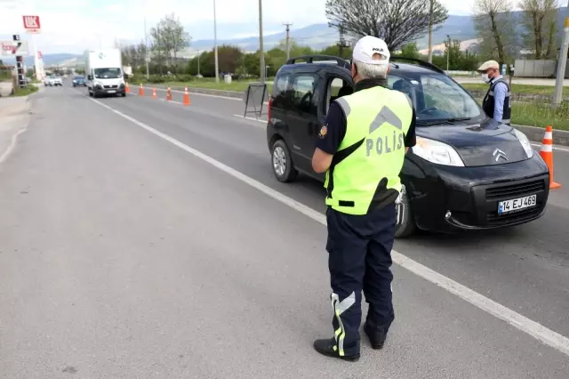 Bolu'da uygulama noktasına girmemek için kaçanlara göz açtırılmıyor Bolu'da uygulama noktasına girmemek için kaçanlara göz açtırılmıyor