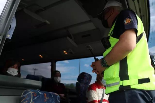 Bolu'da uygulama noktasına girmemek için kaçanlara göz açtırılmıyor Bolu'da uygulama noktasına girmemek için kaçanlara göz açtırılmıyor
