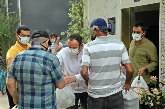Bu mahallede her gün bir kadın 'komşuluk' için 30 kişilik yemek yapıyor Bu mahallede her gün bir kadın 'komşuluk' için 30 kişilik yemek yapıyor