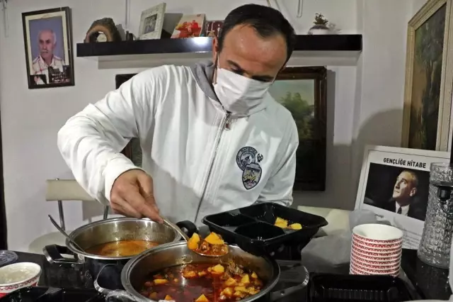 Bu mahallede her gün bir kadın 'komşuluk' için 30 kişilik yemek yapıyor Bu mahallede her gün bir kadın 'komşuluk' için 30 kişilik yemek yapıyor