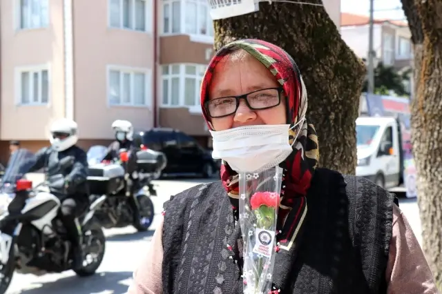 Sirenler eşliğinde bu sefer ceza için değil, bakın ne için sokaktaydılar Sirenler eşliğinde bu sefer ceza için değil, bakın ne için sokaktaydılar