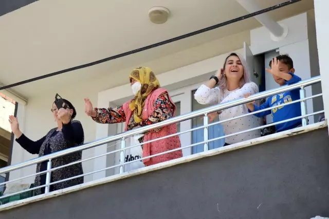 Sirenler eşliğinde bu sefer ceza için değil, bakın ne için sokaktaydılar Sirenler eşliğinde bu sefer ceza için değil, bakın ne için sokaktaydılar