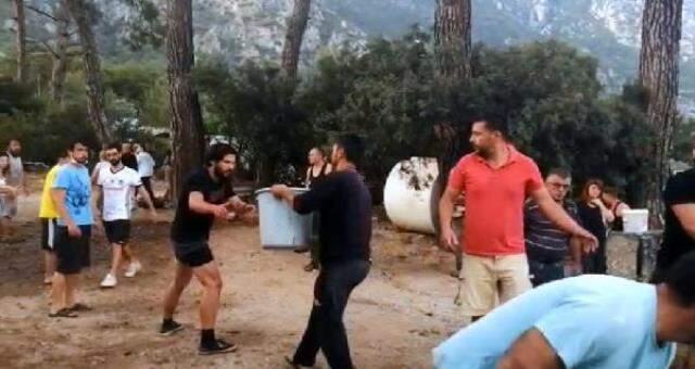 Buzdolabı bomba gibi patladı! Alevlere teslim olan ev, vatandaşların yoğun çabasına rağmen küle döndü Buzdolabı bomba gibi patladı! Alevlere teslim olan ev, vatandaşların yoğun çabasına rağmen küle döndü