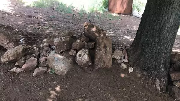 ÇİFTÇİ TOPRAĞA GÖMÜLÜ İNSAN KAFATASI VE KEMİK BULDU ÇİFTÇİ TOPRAĞA GÖMÜLÜ İNSAN KAFATASI VE KEMİK BULDU