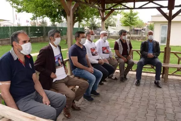 CUMHURBAŞKANI ERDOĞAN'IN KONUŞMASI EVLAT NÖBETİNDEKİ AİLELERE UMUT OLDU CUMHURBAŞKANI ERDOĞAN'IN KONUŞMASI EVLAT NÖBETİNDEKİ AİLELERE UMUT OLDU