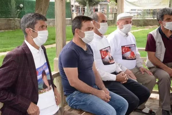CUMHURBAŞKANI ERDOĞAN'IN KONUŞMASI EVLAT NÖBETİNDEKİ AİLELERE UMUT OLDU CUMHURBAŞKANI ERDOĞAN'IN KONUŞMASI EVLAT NÖBETİNDEKİ AİLELERE UMUT OLDU