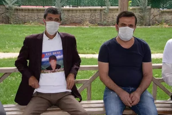 CUMHURBAŞKANI ERDOĞAN'IN KONUŞMASI EVLAT NÖBETİNDEKİ AİLELERE UMUT OLDU CUMHURBAŞKANI ERDOĞAN'IN KONUŞMASI EVLAT NÖBETİNDEKİ AİLELERE UMUT OLDU