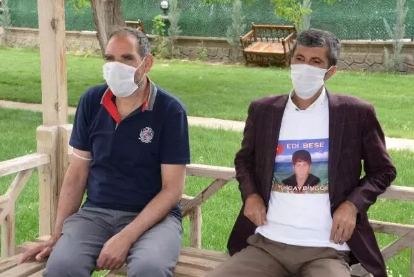 CUMHURBAŞKANI ERDOĞAN'IN KONUŞMASI EVLAT NÖBETİNDEKİ AİLELERE UMUT OLDU CUMHURBAŞKANI ERDOĞAN'IN KONUŞMASI EVLAT NÖBETİNDEKİ AİLELERE UMUT OLDU