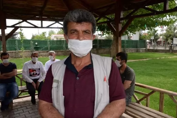 CUMHURBAŞKANI ERDOĞAN'IN KONUŞMASI EVLAT NÖBETİNDEKİ AİLELERE UMUT OLDU CUMHURBAŞKANI ERDOĞAN'IN KONUŞMASI EVLAT NÖBETİNDEKİ AİLELERE UMUT OLDU