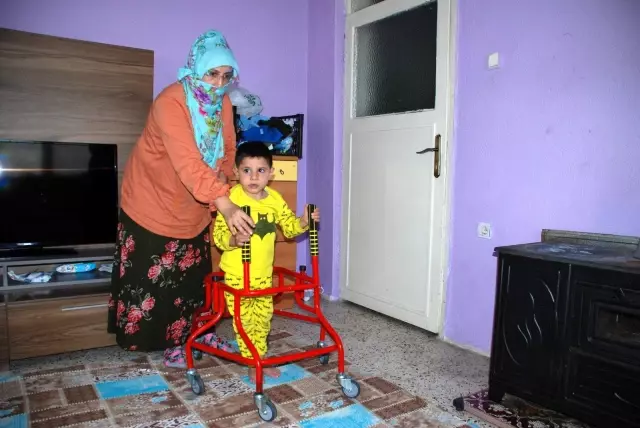 'Devlet gibi' anne.. Engelli oğlu için ördüğü bebekleri satıyor