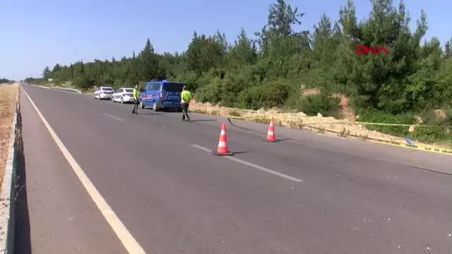 Meyve yüklü kamyon devrildi, şoför öldü Meyve yüklü kamyon devrildi, şoför öldü