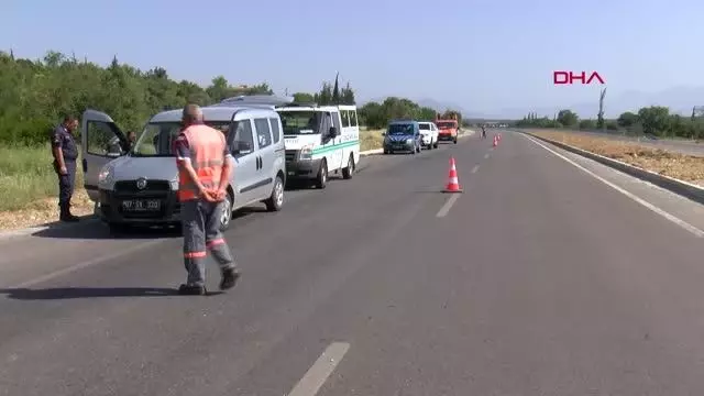 Meyve yüklü kamyon devrildi, şoför öldü Meyve yüklü kamyon devrildi, şoför öldü