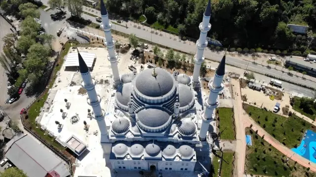 Erdoğan'ın açılışını yapacağı camiye Mescid-i Aksa figürlü Kur'an-ı Kerim hediyesi Erdoğan'ın açılışını yapacağı camiye Mescid-i Aksa figürlü Kur'an-ı Kerim hediyesi