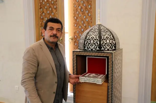 Erdoğan'ın açılışını yapacağı camiye Mescid-i Aksa figürlü Kur'an-ı Kerim hediyesi Erdoğan'ın açılışını yapacağı camiye Mescid-i Aksa figürlü Kur'an-ı Kerim hediyesi