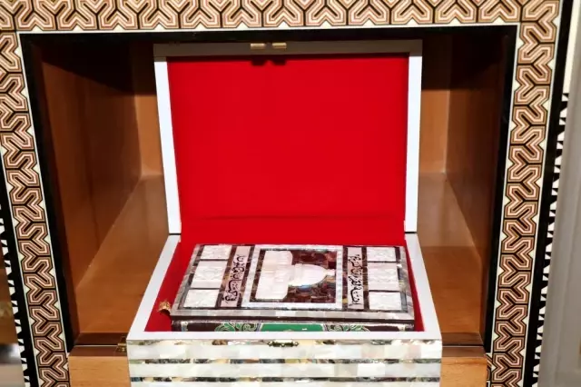 Erdoğan'ın açılışını yapacağı camiye Mescid-i Aksa figürlü Kur'an-ı Kerim hediyesi Erdoğan'ın açılışını yapacağı camiye Mescid-i Aksa figürlü Kur'an-ı Kerim hediyesi