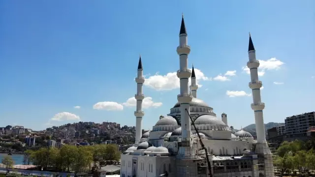 Erdoğan'ın açılışını yapacağı camiye Mescid-i Aksa figürlü Kur'an-ı Kerim hediyesi Erdoğan'ın açılışını yapacağı camiye Mescid-i Aksa figürlü Kur'an-ı Kerim hediyesi