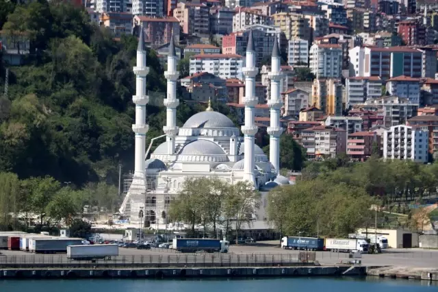 Erdoğan'ın açılışını yapacağı camiye Mescid-i Aksa figürlü Kur'an-ı Kerim hediyesi Erdoğan'ın açılışını yapacağı camiye Mescid-i Aksa figürlü Kur'an-ı Kerim hediyesi