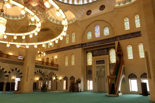 Erdoğan'ın açılışını yapacağı camiye Mescid-i Aksa figürlü Kur'an-ı Kerim hediyesi Erdoğan'ın açılışını yapacağı camiye Mescid-i Aksa figürlü Kur'an-ı Kerim hediyesi
