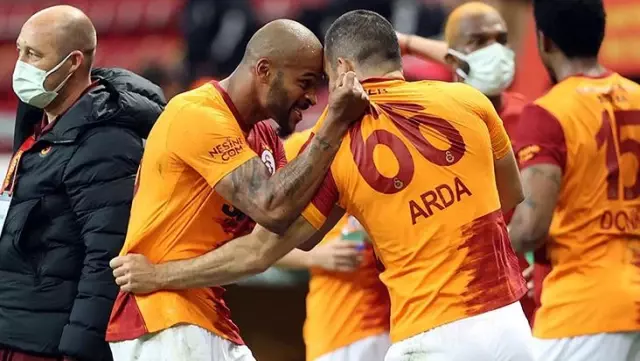 Erman Toroğlu derbi galibiyeti sonrası Galatasaray'ı Kalaşnikof silaha benzetti Erman Toroğlu derbi galibiyeti sonrası Galatasaray'ı Kalaşnikof silaha benzetti