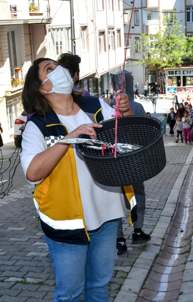 Esenyurtlu annelerin sepetleri güllerle doldu Esenyurtlu annelerin sepetleri güllerle doldu