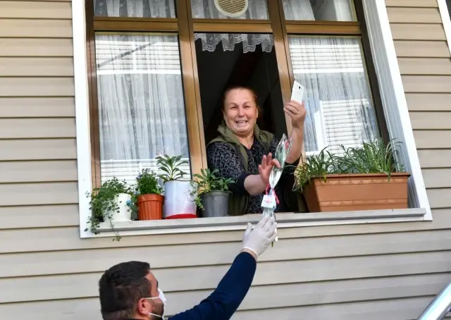 Esenyurtlu annelerin sepetleri güllerle doldu Esenyurtlu annelerin sepetleri güllerle doldu