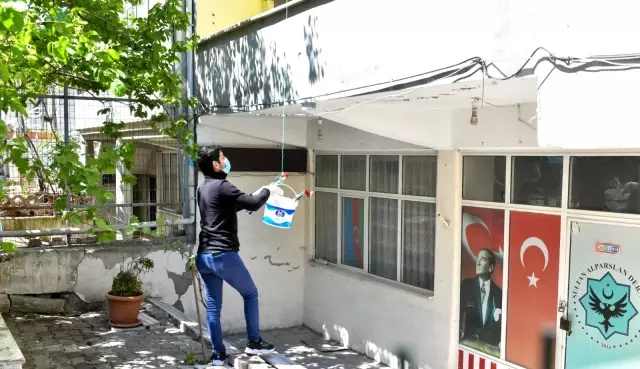 Esenyurtlu annelerin sepetleri güllerle doldu Esenyurtlu annelerin sepetleri güllerle doldu