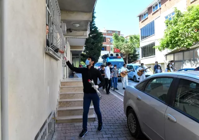 Esenyurtlu annelerin sepetleri güllerle doldu Esenyurtlu annelerin sepetleri güllerle doldu