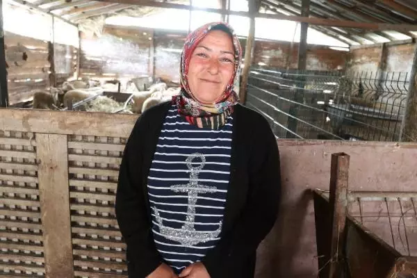 EŞİNİ KAYBEDEN ANNE, ÇOBANLIK YAPARAK KIZINI OKUTUYOR