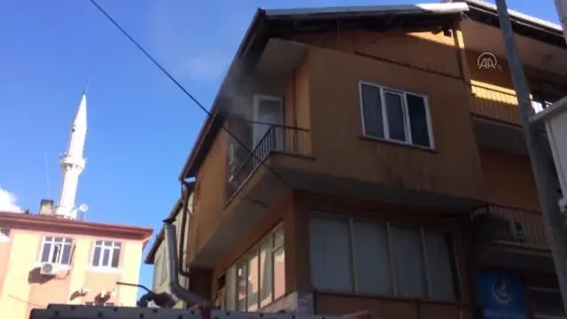 Ev yangını hasara neden oldu Ev yangını hasara neden oldu